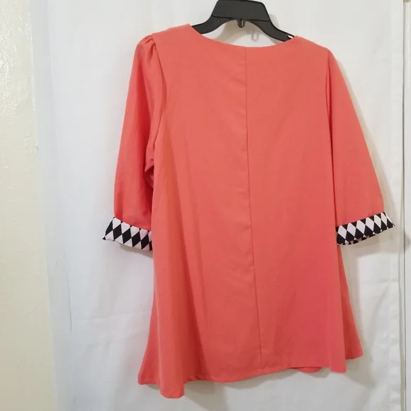 Cute top, Sz L/XL , cuffed sleeve, 3/4 sleeve, flowy, sequin peter pan collar - Picture 3 of 7